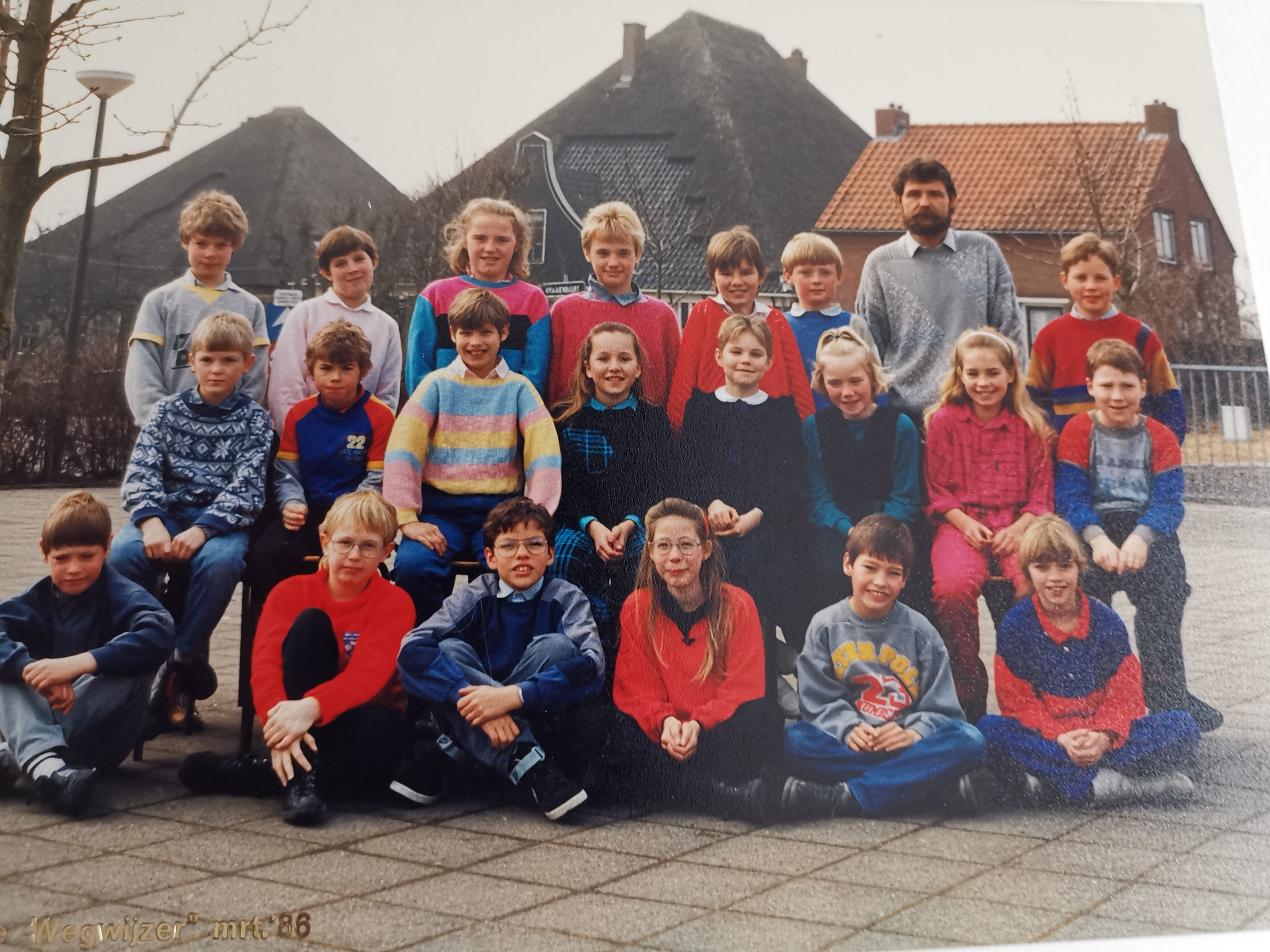 De Wegwijzer- School met de Bijbel foto