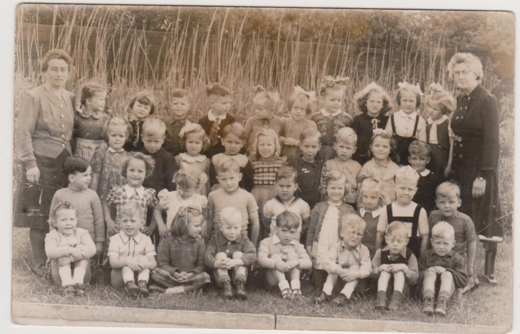 Openbare kleuter en lagere school foto