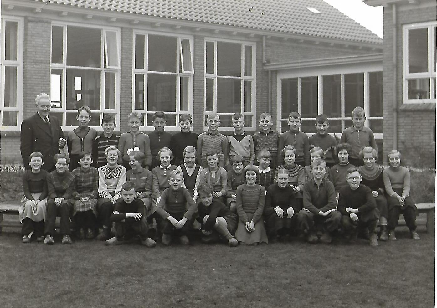 Christelijke school met de bijbel foto