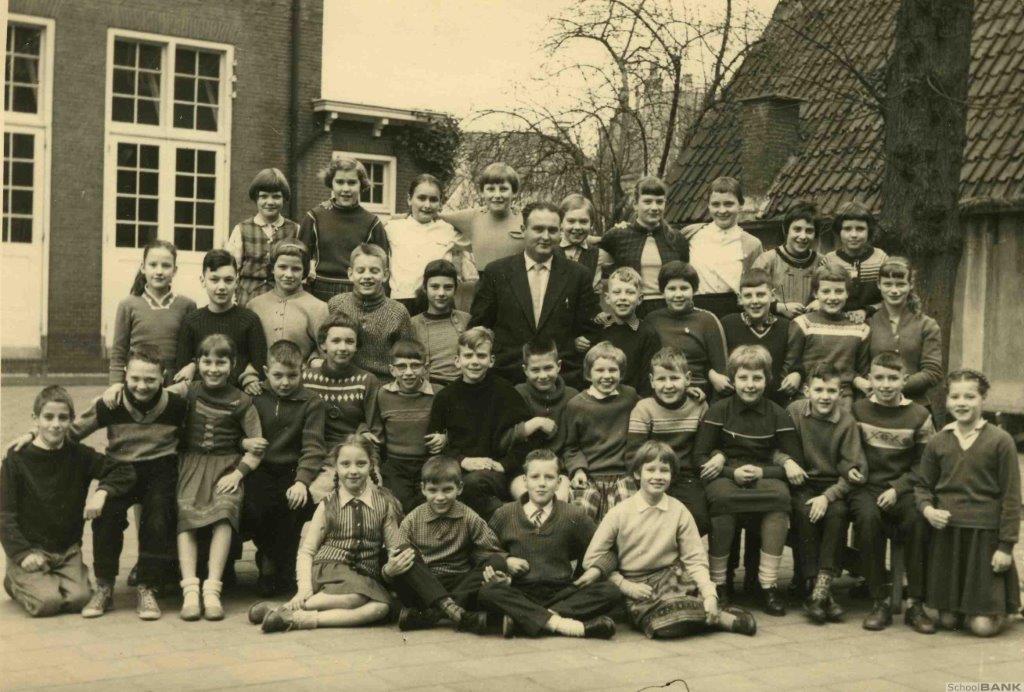 Birnieschool / Zuiderdiep/ stad Groningen foto