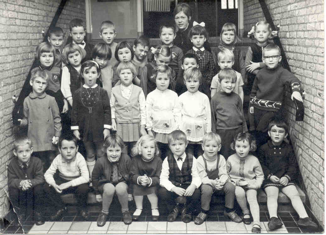 Kleuterschool onder de Stephanuskerk foto