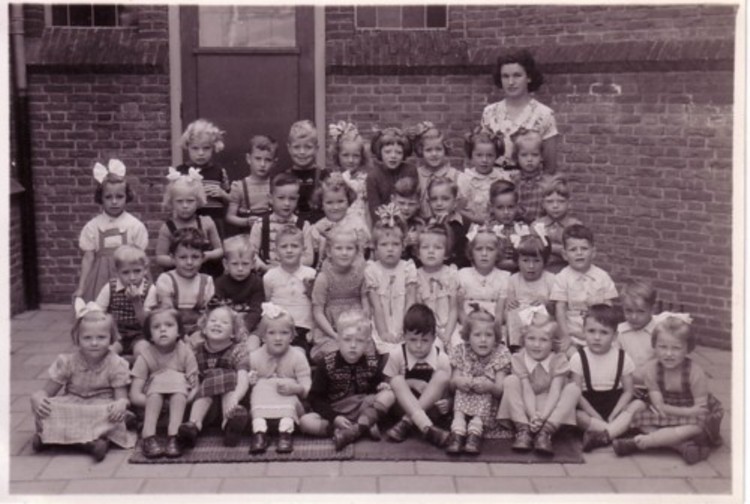 kleuterschool bij gereformeerde kerk foto