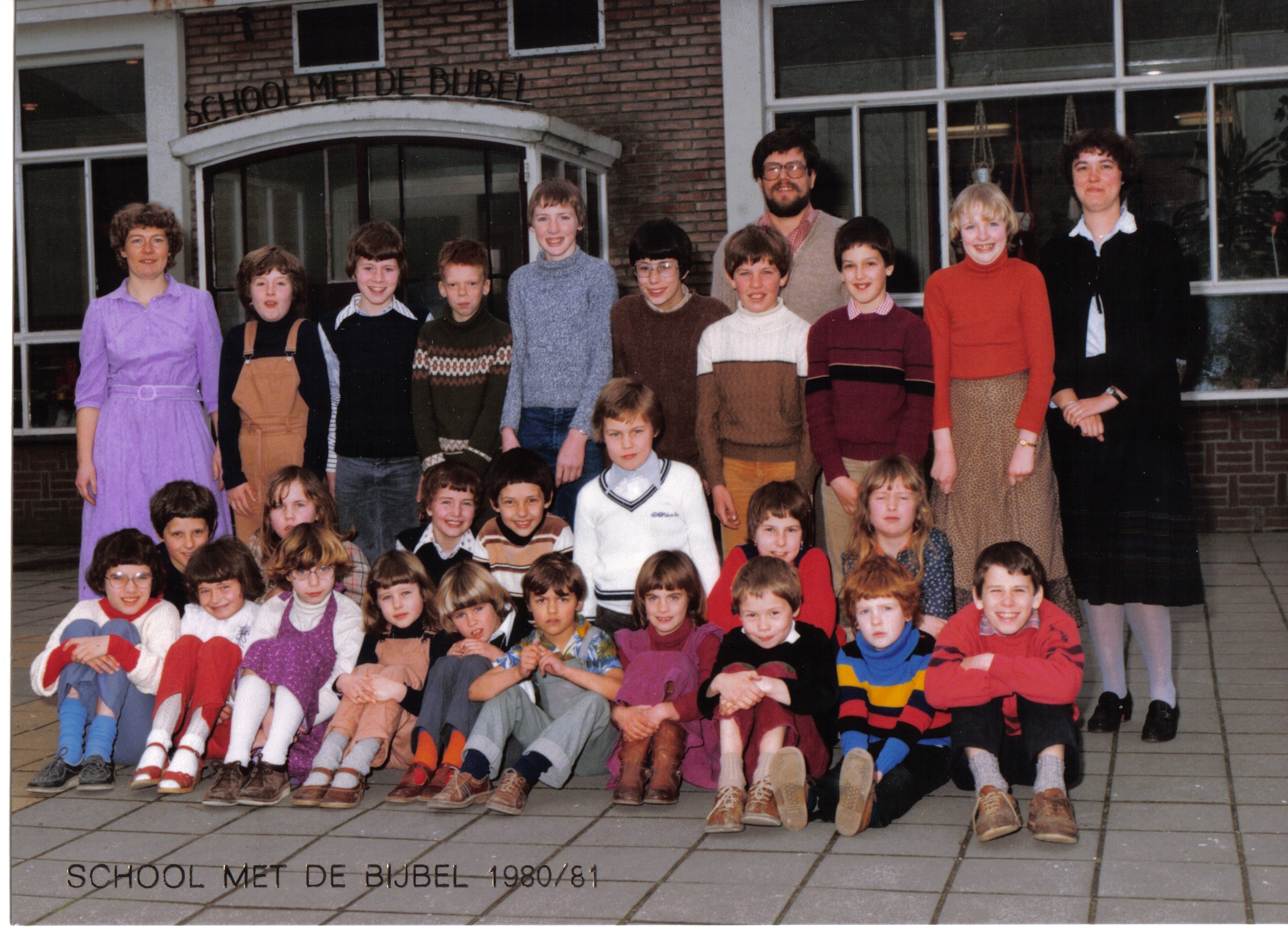 school met de bijbel foto