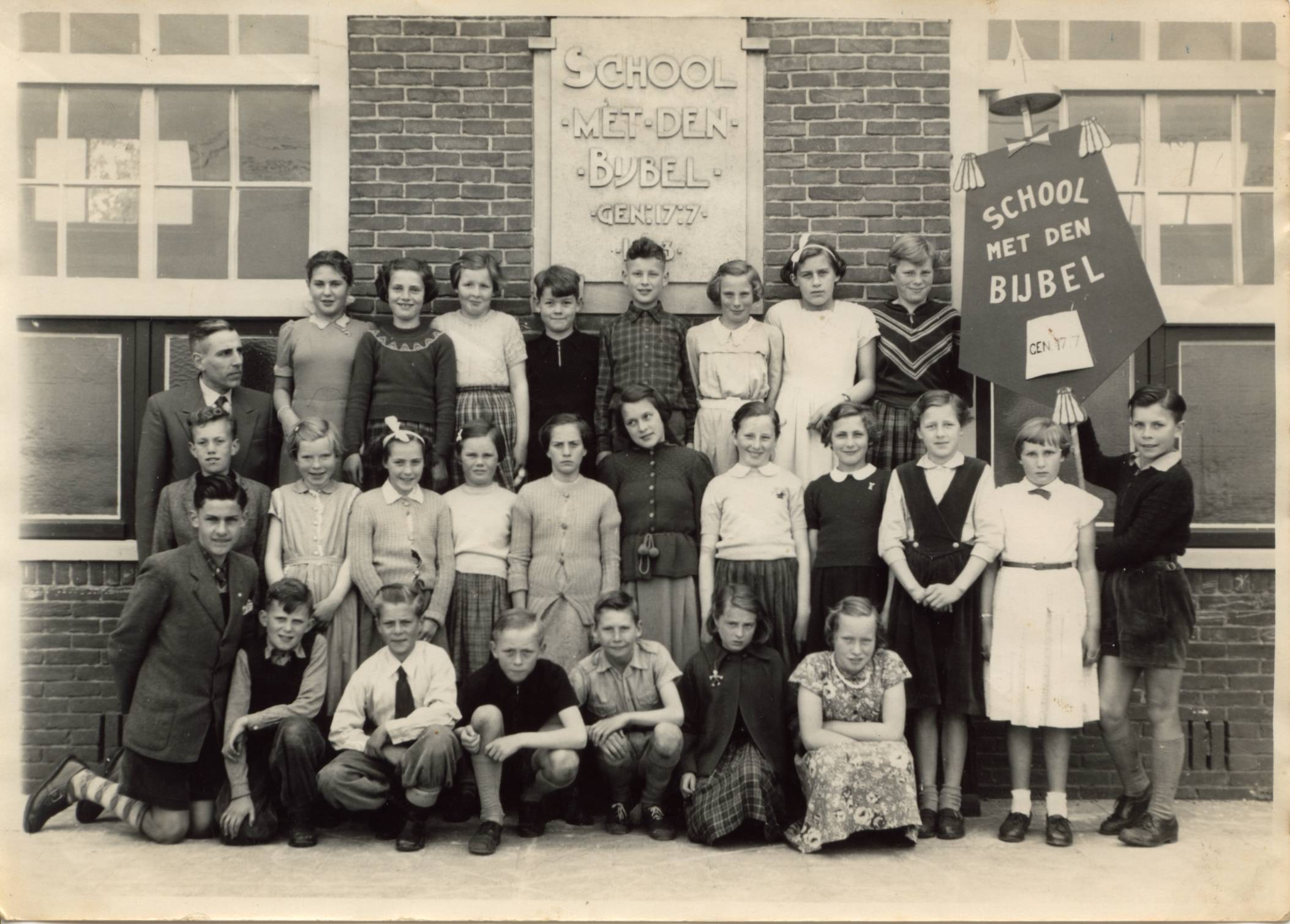 School met den bijbel foto