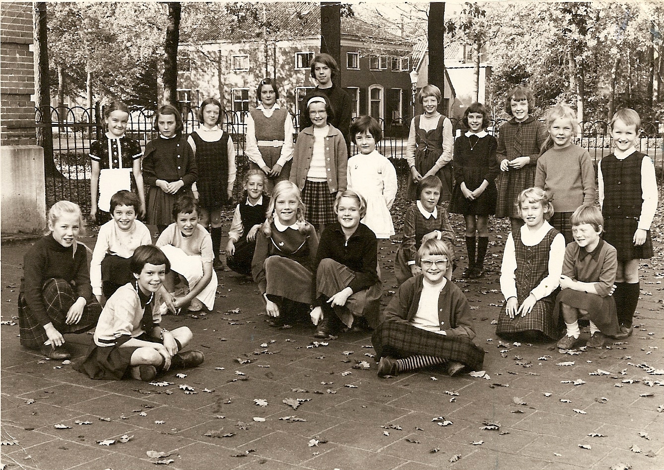 meisjesschool van de Evangelishe broedergemeente foto