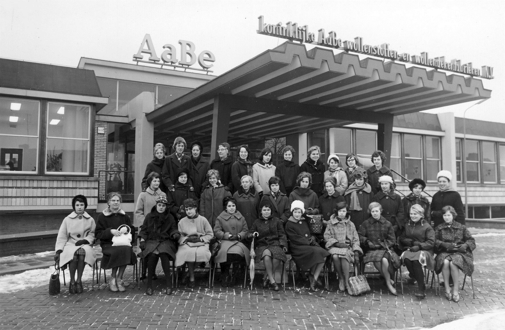 1e Utrechtse Industrie en Huishoudschool + lerarenopleiding foto