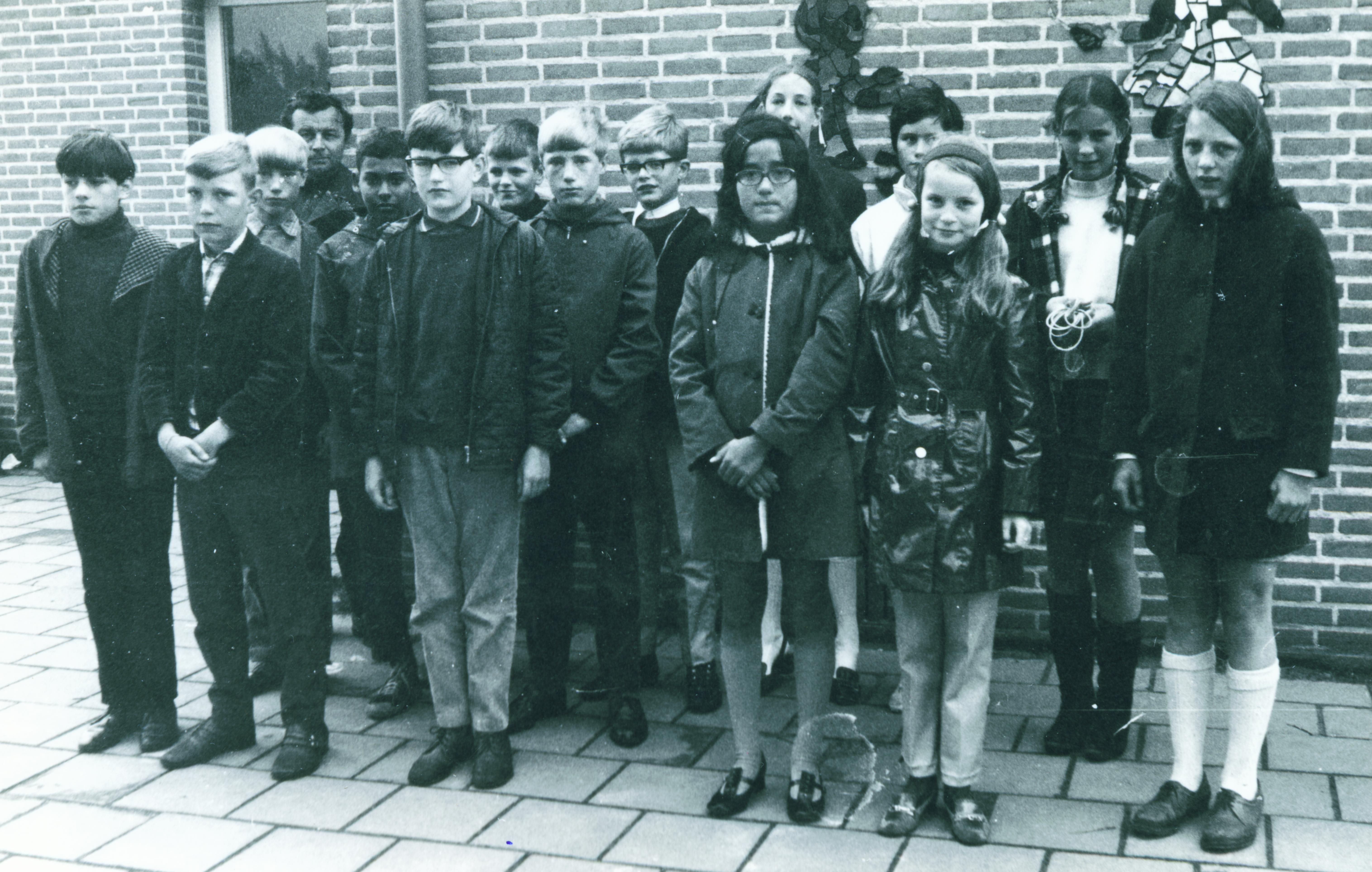 St Jeanne Harde | SchoolBANK.nl - vind oude klasgenoten terug