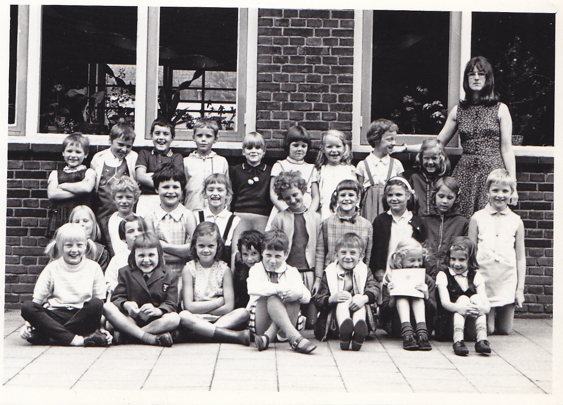 Meisjesschool Hilvarenbeek (zie ook St. Adrianus) foto
