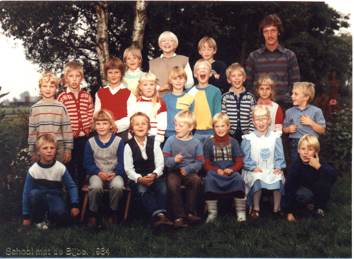 school met de bijbel foto