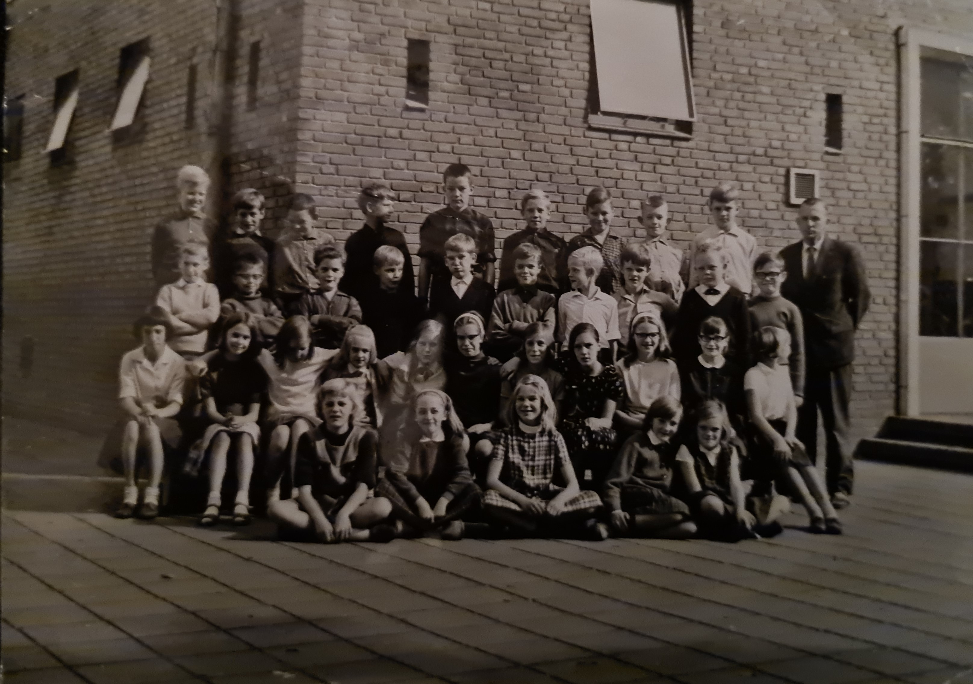 1e Jan Ligthartschool Tilburg foto