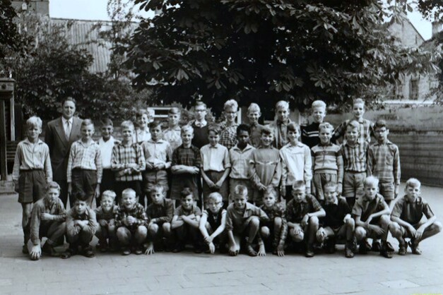 Thomas Van Aquino-School foto