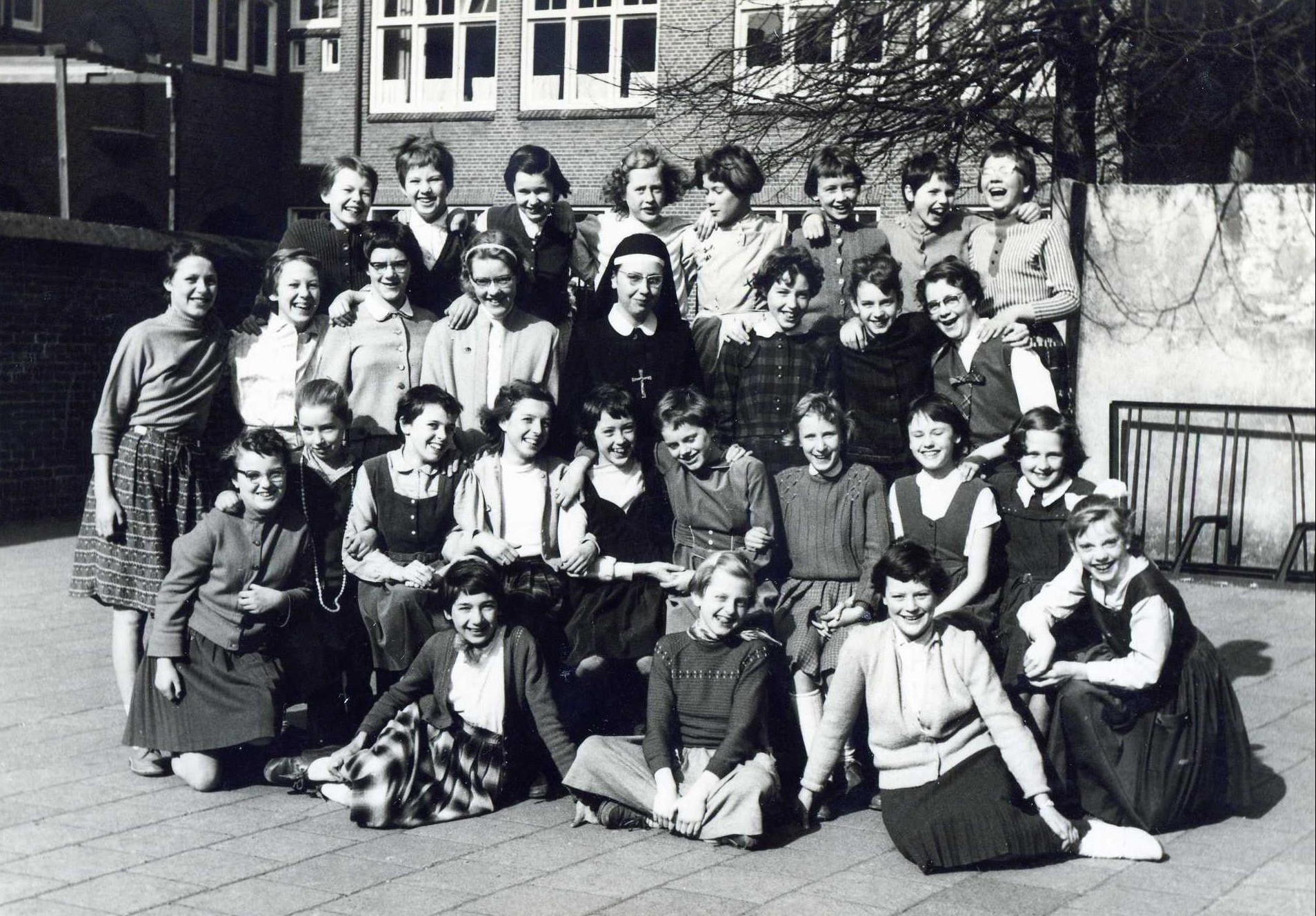 Rooms Katholieke Meisjesschool Julia foto
