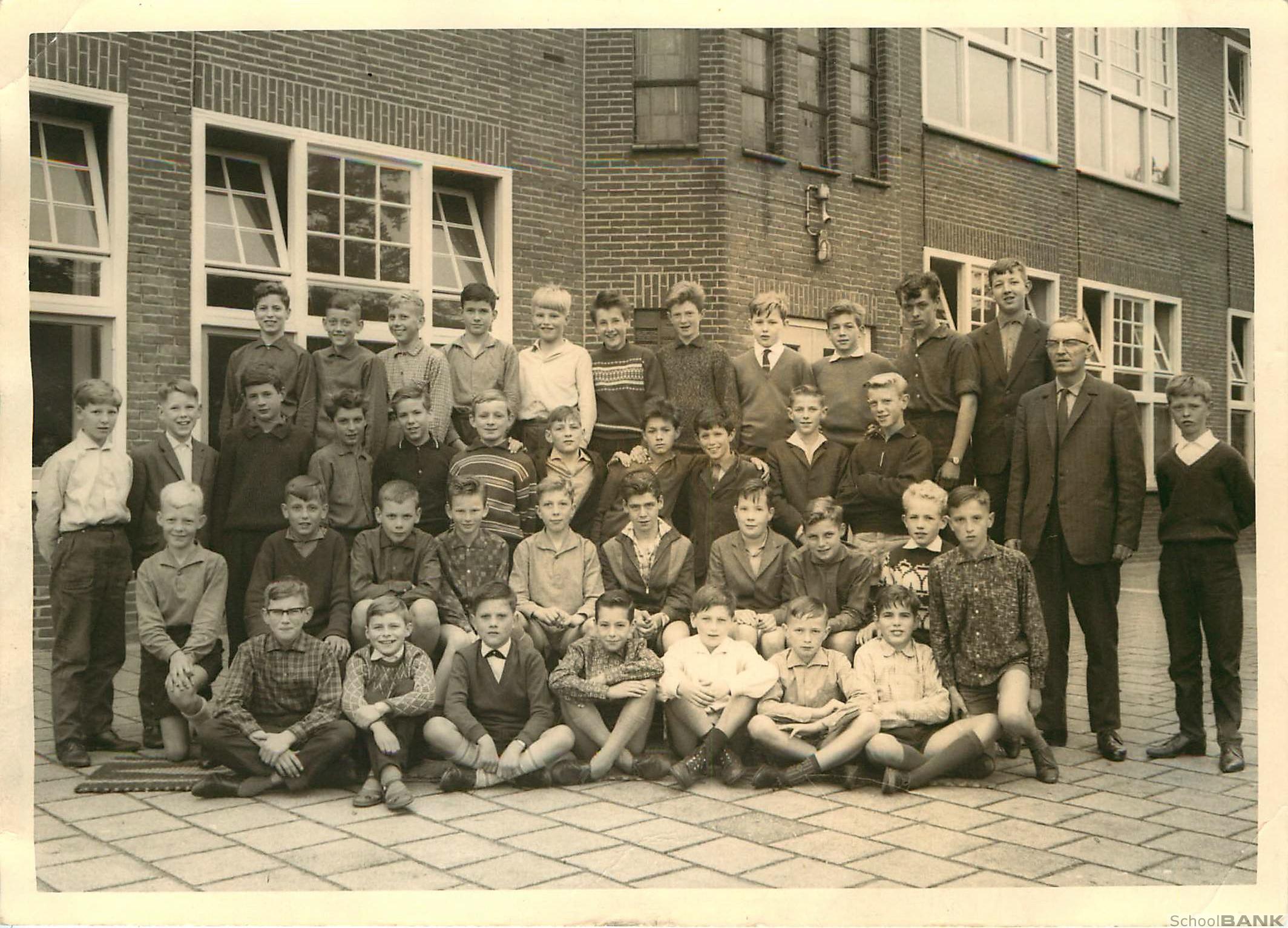 rk jongensschool St. Franciscus Xaverius foto