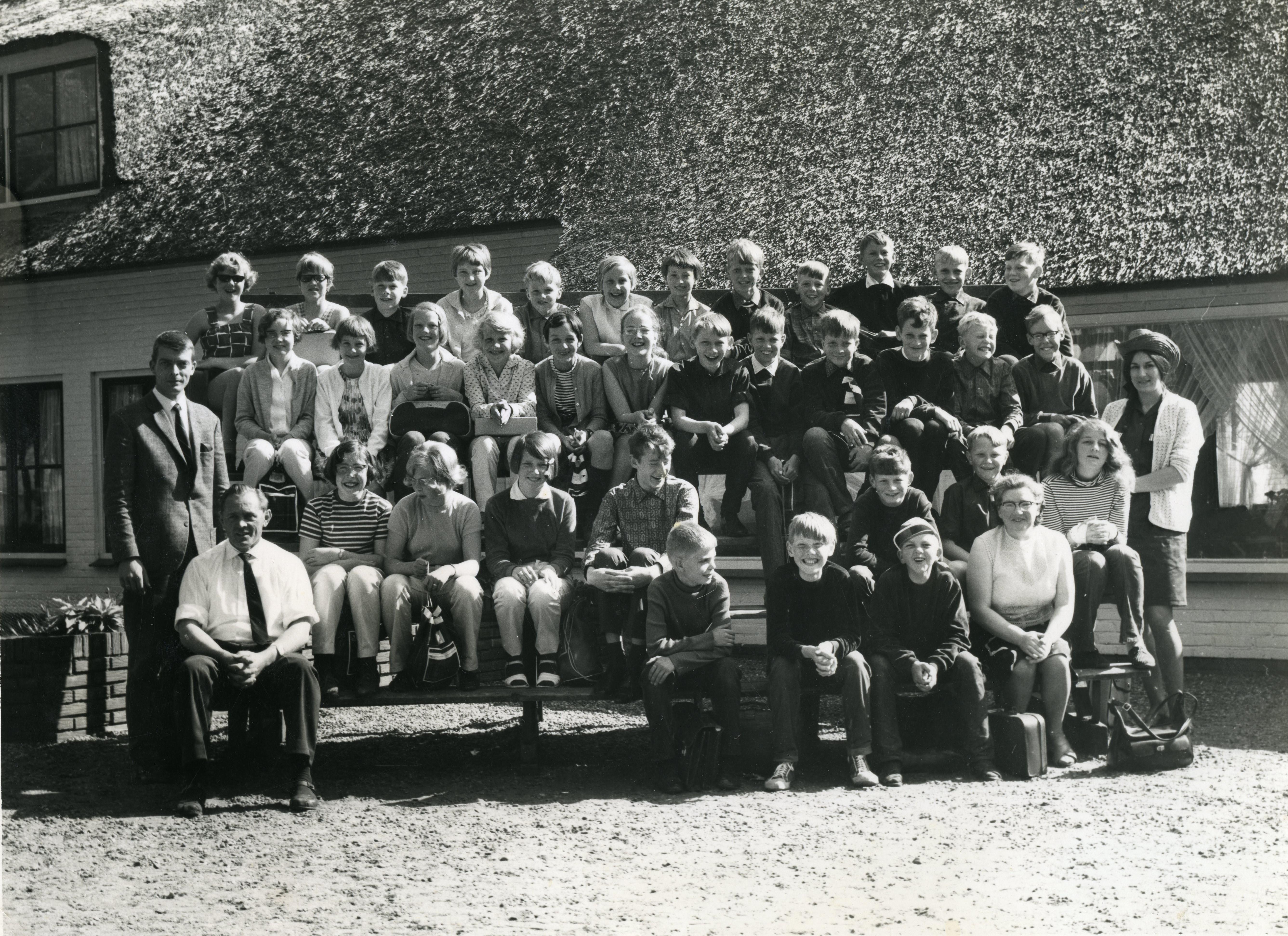 Hervormde School met de Bijbel foto