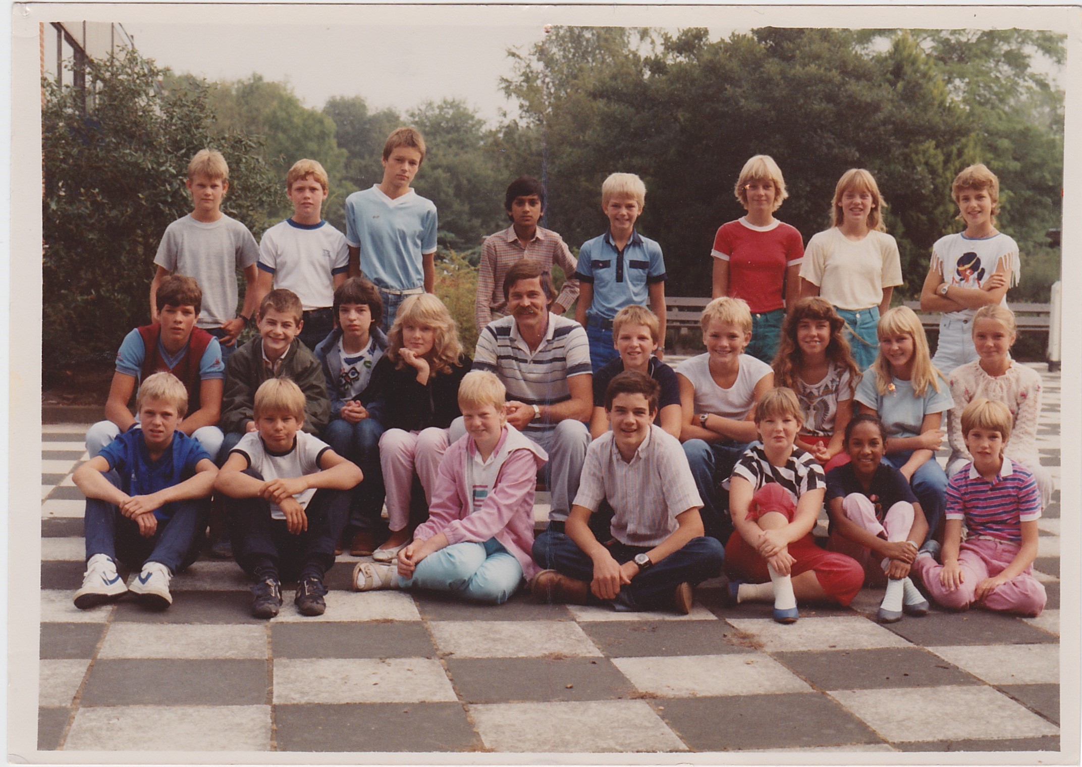 School voor beroepsonderwijs (voorheen: LTS) foto