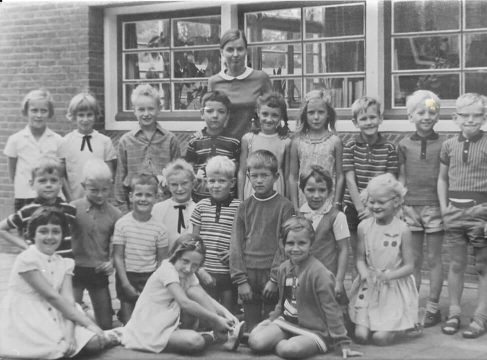 De Hoeksteen School met de Bijbel foto