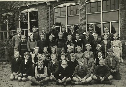 School met den bijbel foto